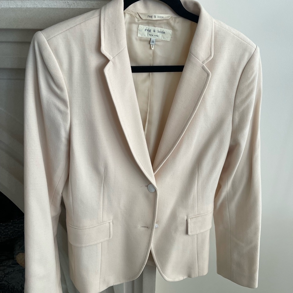 Rag and Bone ivory blazer with pockets and notched lapel.